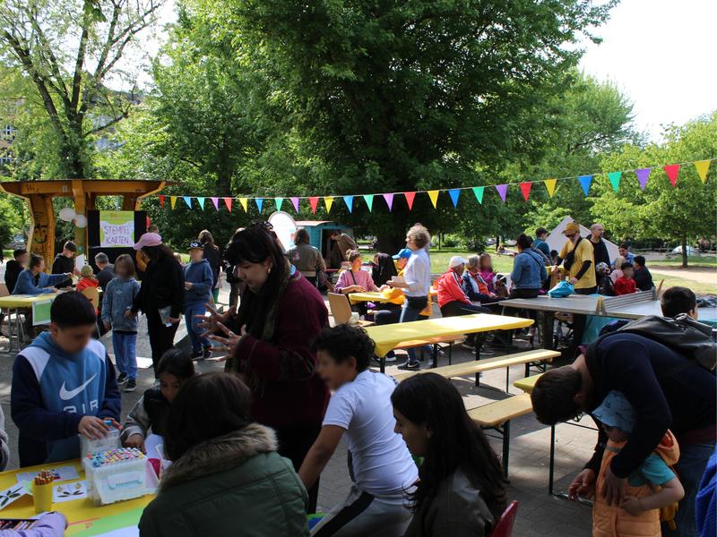 36 Neuko lln Lesefest Hertzbergplatz c Mathias Hu hn 36 Neuko lln Lesefest Hertzbergplatz c Mathias Hu hn
