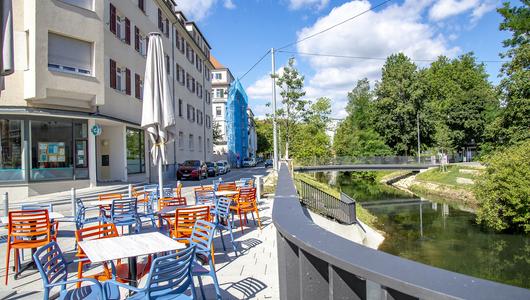 Ulm: Außenbereich des Quartiertreffs auf der sanierten Blaubrücke