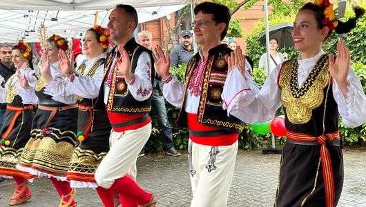 Neumünster: Volksfest bulgarischer Gesangs- und Tanzgruppen im Vicelinviertel 2023
