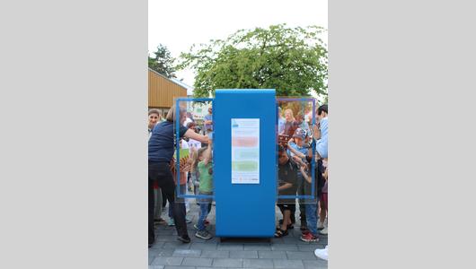 Bottrop: Viele Hände, viele Bücher für den neuen Bücherschrank
